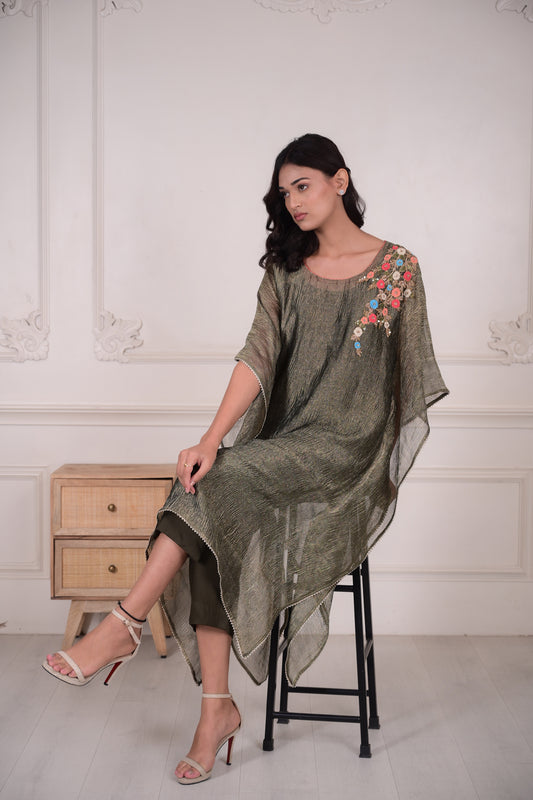 Gulruh Embroidered Metallic Black Kaftan